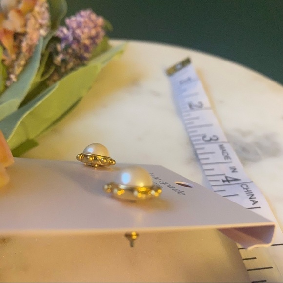 Kate Spade New‎ Flying Colors Bezel Studs Color Cream Pearl and Gold Tone Metal - Picture 3 of 3